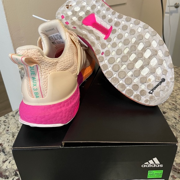 adidas UltraBOOST DNA Linen - Picture 6 of 8